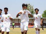 Iqbal-Maulana-tengah-winger-Persebaya-U-18-melakukan-selebrasi.jpg