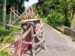 JEMBATAN-AMBROL-Kondisi-jembatan-ambrol-di-Desa-Tlogo-Kecamatan-Kan.jpg