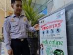 KELOMPOK-RENTAN-Petugas-menunjukkan-titik-penjemputan-an.jpg