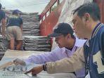 KPU-Kota-Blitar-memeriksa-logistik-pemilu-kotak-suara-Pilkada-Blitar-2024.jpg