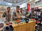 KUKM-EXPO-JATIM-Sekdaprov-Jatim-Adhy-Karyono-meninjau-stan-prod.jpg