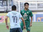 Kadek-Raditya-saat-memperkuat-Persebaya-Surabaya-di-Liga-1-20232024-saedqw.jpg