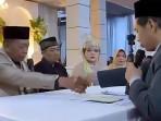 Kakek-74-Tahun-di-Pacitan-Nikahi-Gadis-24-Tahun-dengan-Mahar-Cek-Rp-3-Miliar.jpg