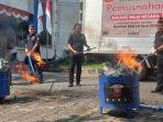Kantor-Bea-Cukai-Sidoarjo-Musnahkan-Jutaan-Batang-Rokok-Ilegal.jpg
