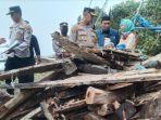 Kapolres-Situbondo-bantu-korban-bencana.jpg