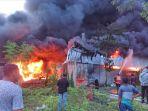 Kebakaran-gudang-alat-rumah-tangga.jpg