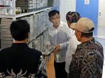 Kepala-BP-Taskin-Budiman-Sudjatmiko-usai-meresmikan-SPPG-di-Trenggalek-Jatim-21102025.jpg
