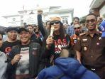 Kepala-Kejaksaan-Negeri-Batu-Agus-Rujito-didampingi-Anto-Baret-menyampaikan.jpg