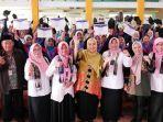 Ketua-PKK-Kabupaten-Sidoarjo-Saadah-Ahmad-Muhdlor-bersama-lulusan-SOTH.jpg