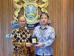 Ketua-Umum-Kadin-Jatim-Adik-Dwi-Putranto-saat-menerima-kunjungan-Konjen.jpg