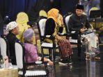 Khofifah-Emil-dalam-debat-pertama-Pilgub-Jatim-2024.jpg