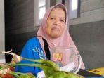Kisah-Inspiratif-Mak-Endah-Penjual-Nasi-Gratiskan-Lalapan-dan-Ikan-Asin-Bakar-Tiap-Hari-Habis-10-Kg.jpg