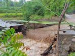 Kondisi-jembatan-penghubung-di-Kecamatan-Tongas-Kabupaten-Probolinggo.jpg