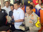 Konferensi-Pers-Kasus-Pengeroyokan-Berujung-Kematian-di-Mapolres-Jombang.jpg