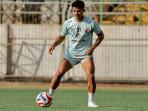 LATIHAN-Striker-Madura-United-Aji-Kusuma-dalam-sesi-latihan-tim-di-Sta.jpg