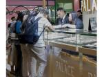 LOVE-STORY-Suasana-booth-The-Palace-Jaweler-yang-tampil-di-ajang-Bridestory-Market-20.jpg