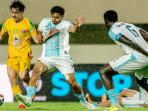 Laga-berakhir-imbang-0-0-meski-Persebaya-menjalani-laga-dengan-9-pemain.jpg