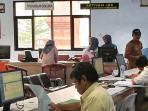 Layanan-di-Dispendukcapil-Trenggalek-Jatim-28102025.jpg
