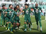M-Iqbal-gelandang-Persebaya-menciptakan-gol-cepat-juga-spektakuler.jpg