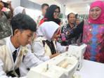 MEA-2025-Gubernur-Khofifah-Indar-Parawansa-saat-membuka-kegiatan-kegiatan-Millennial-Entr.jpg