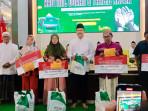 Mensos-Gus-Ipul-Hadiri-Tahlil-Akbar-Korban-Tragedi-Sidoarjo-Sekaligus-Serahkan-Santunan.jpg