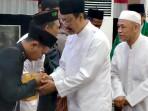 Mensos-Gus-Ipul-Sampaikan-Amanah-Presiden-Saat-Tahlil-Korban-Ponpes-Al-Khoziny-di-Pendapa-Bangkalan.jpg