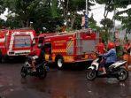 Mobil-PMK-Surabaya-sedot-genangan-air.jpg