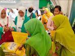 Muslimat-NU-menggelar-Operasi-Pasar-Hidmah-Satu-Abad-NU.jpg