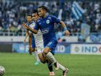 Oktafianus-Fernando-saat-memperkuat-PSIS-Semarang-eks-winger-Persebaya-Surabaya.jpg