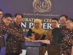 PABRIK-BARU-Gubernur-Jatim-Khofifah-Indar-Parawansa-saat-meresmikan-pa.jpg