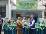 PENINGKATAN-PENDIDIKAN-Direktur-Operasi-TPS-Noor-Budiwan-saat-secara-simbol.jpg