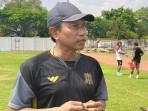 PERSIAPAN-MATANG-Pelatih-Deltras-FC-Widodo-Cahyono-Putro-setelah-latih.jpg