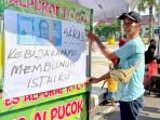PKL-berjualan-di-kawasan-Alun-alun-Tuban-Jatim.jpg