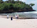 Pantai-Jung-Pakis-Tulungagung-Jatim-4102025.jpg