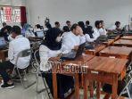 Para-pendaftar-calon-anggota-PPS-Pemilu-2024-di-Kota-Blitar-dua.jpg
