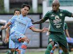 Paulo-Henrique-saat-memperkuat-Persebaya-Surabaya-lawan-Rans-Nusantara-FC.jpg