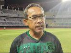 Pelatih-Persebaya-Surabaya-Aji-Santoso-baru-baru.jpg