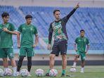 Pemain-Persebaya-Surabaya-menjalani-ofisial-training-di-Stadion-Si-Jalak-Harupat.jpg