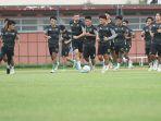 Pemain-Persebaya-ketima-menjalani-sesi-latihan-persiapan-menjalani-laga-Liga-1.jpg