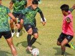 Pemain-Persela-menjalani-latihan-tim.jpg