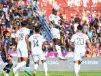 Pemain-Persik-Flavio-De-Silva-tengah-saat-lawan-Arema-FC.jpg