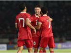 Pemain-Timnas-Indonesia-Ivar-Jenner-tengah-mem.jpg