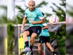 surabaya/Pemain-asing-Persebaya-Risto-Mitrevski-menjalani-latihan-tim-1872025.jpg