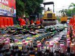 Pemusnahan-miras-di-halaman-Mapolresta-Banyuwangi-Jumat-20122024.jpg