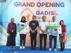 Penyerahan-secara-simbolis-tabungan-Bank-Jatim-kepada.jpg
