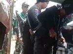 Personel-Brimob-mengamankan-senpi-dari-seorang-pria-saat-Pilkades-Serentak-di-Bangkalan.jpg