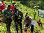 Polisi-dan-TNI-di-Ponorogo-melakukan-penanaman-di-Hutan-Slahung.jpg