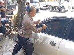 Polisi-di-Banyuwangi-memecah-kaca-mobil-untuk.jpg