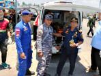 Proses-evakuasi-korban-kapal-ikan-yang-terbakar-di-Samudera-Hindia-11102025.jpg