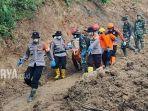 Proses-evakuasi-korban-longsor-Dusun-Kebonagung-Trenggalek.jpg